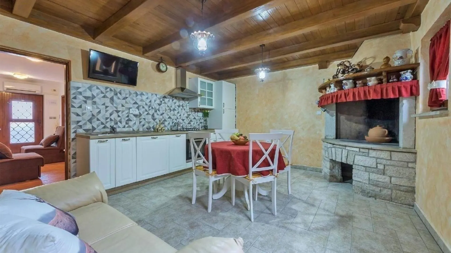Wohnung In Pula Mit Garten, Terrasse Und Grill 0*,  Croatia