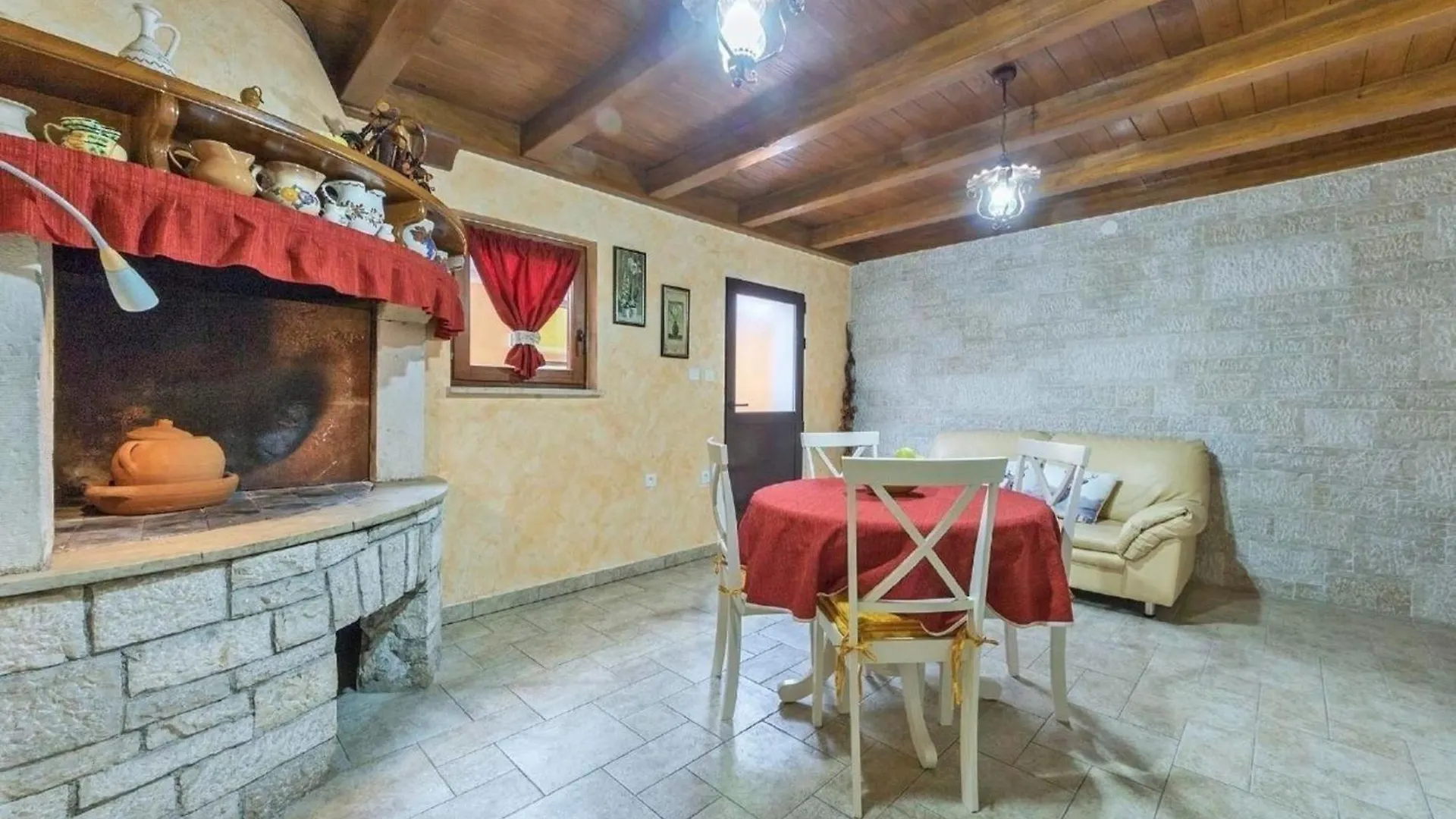 Wohnung In Pula Mit Garten, Terrasse Und Grill Appartement
