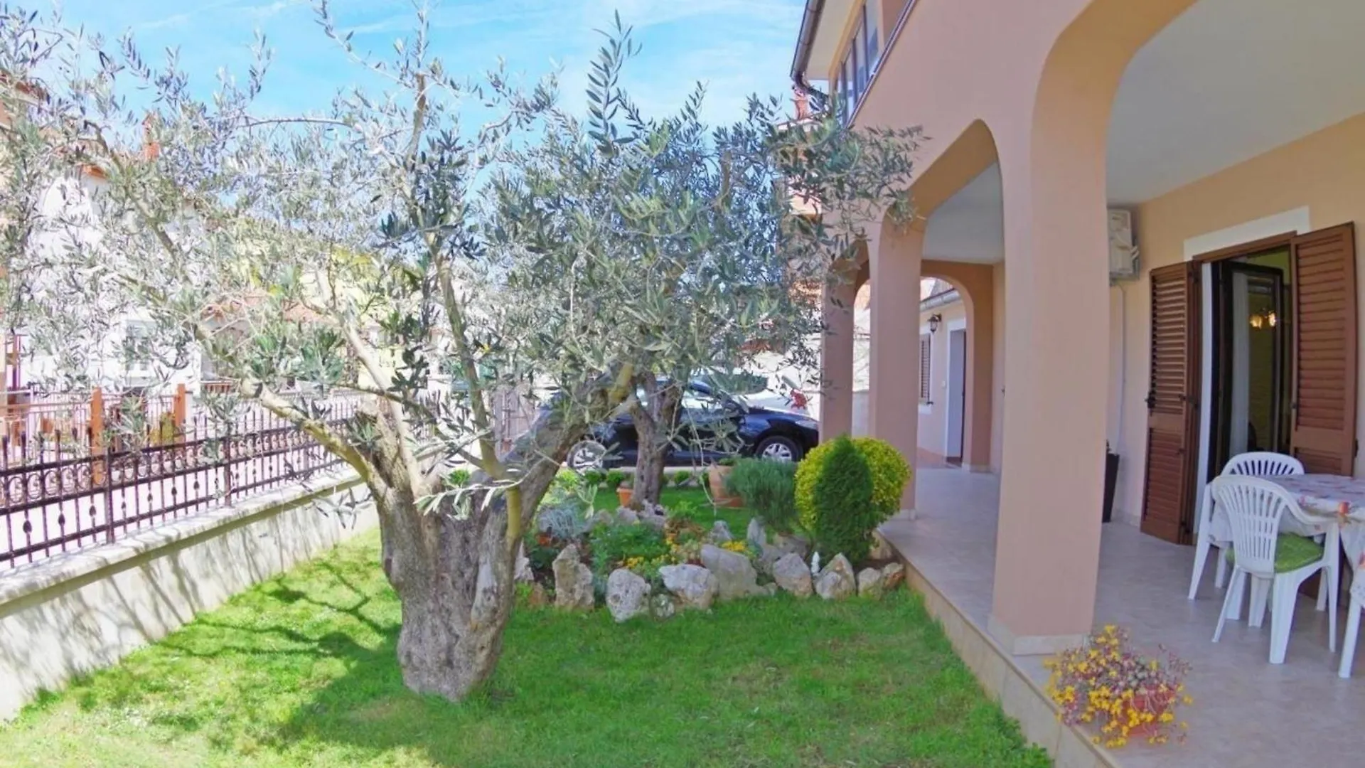 Wohnung In Pula Mit Garten, Terrasse Und Grill