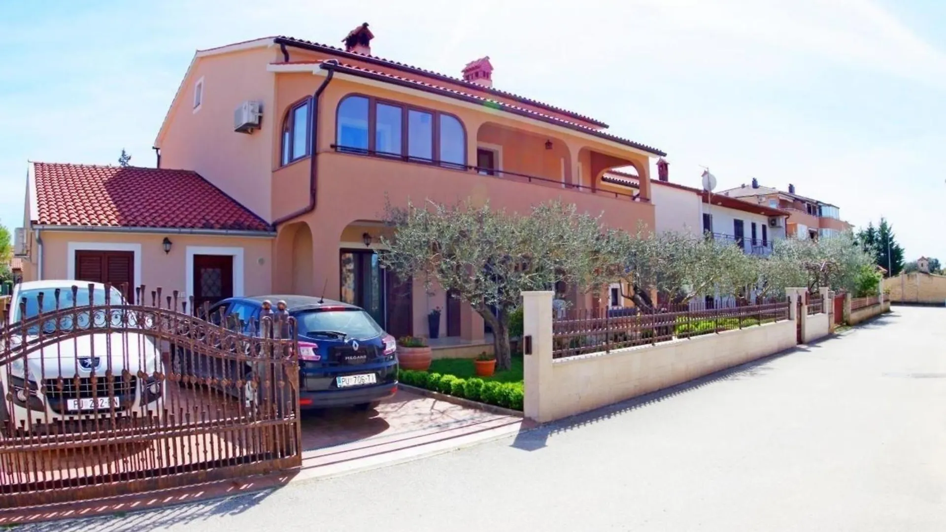 Wohnung In Pula Mit Garten, Terrasse Und Grill