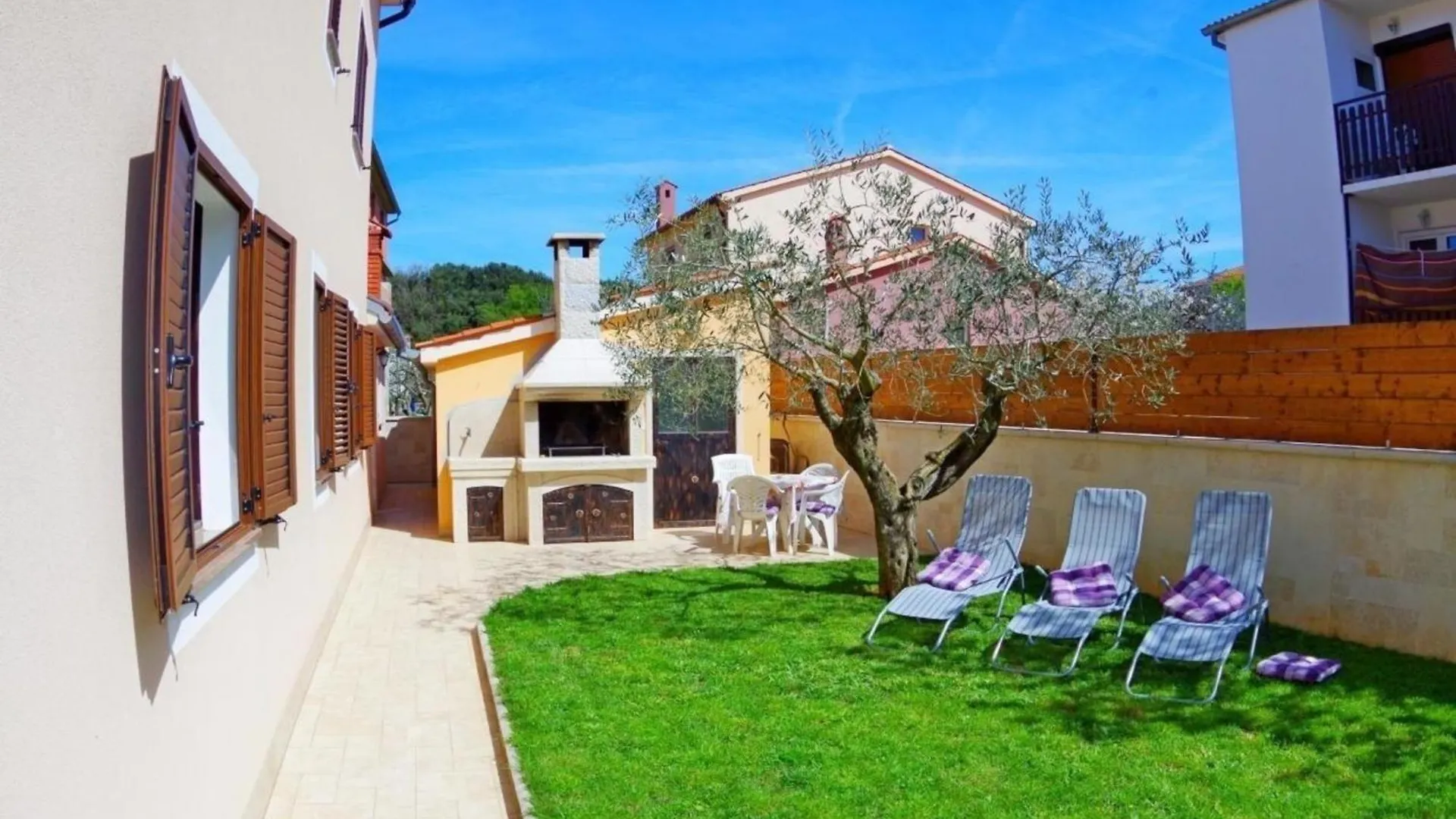 Wohnung In Pula Mit Garten, Terrasse Und Grill