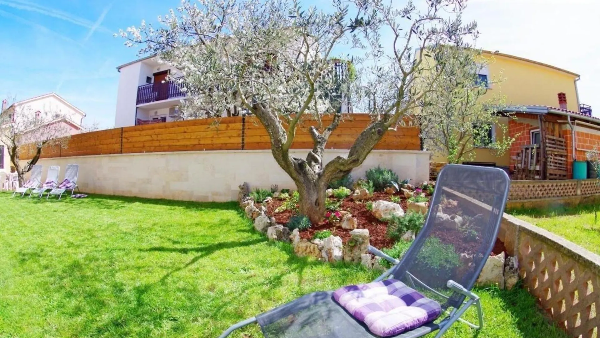 Apartment Wohnung In Pula Mit Garten, Terrasse Und Grill